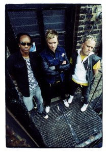 Los chicos pensando en qué festival dejarse la pasta... y la salud