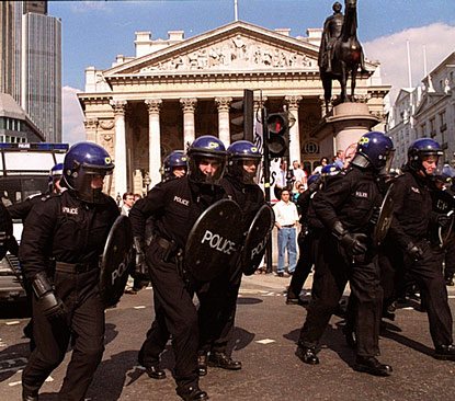 2002policees_415x365